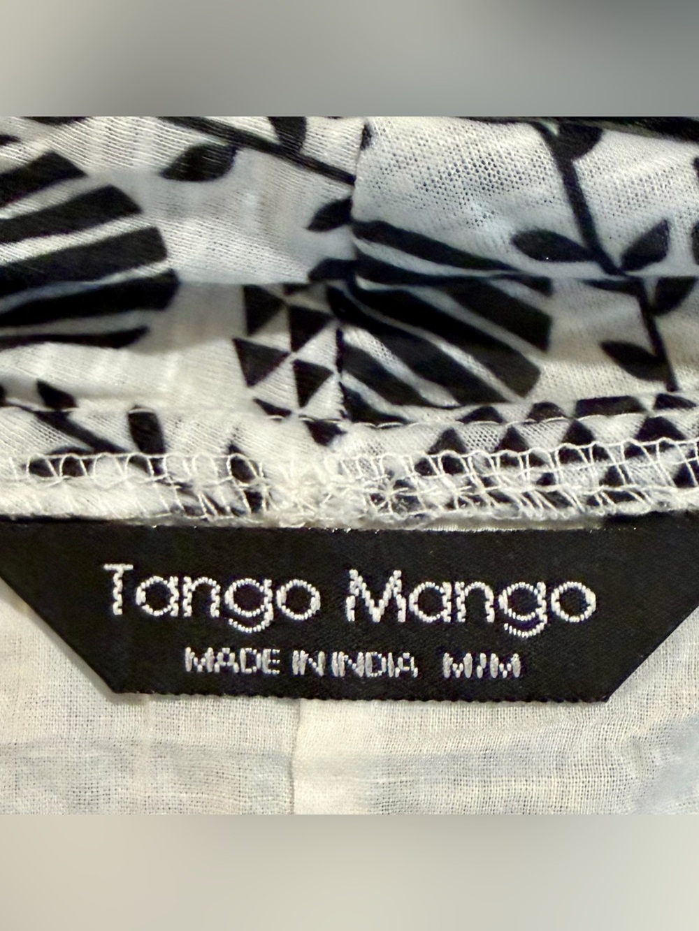 Tango Mango Sleeveless Black White Tunic Top M Resort Travel Coastal - Picture 7 of 10